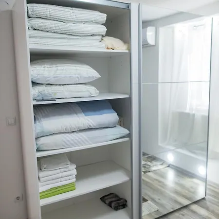 New Luxury In Center דירה