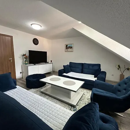 New Luxury In Center Apartment *