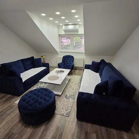 New Luxury In Center Apartment *