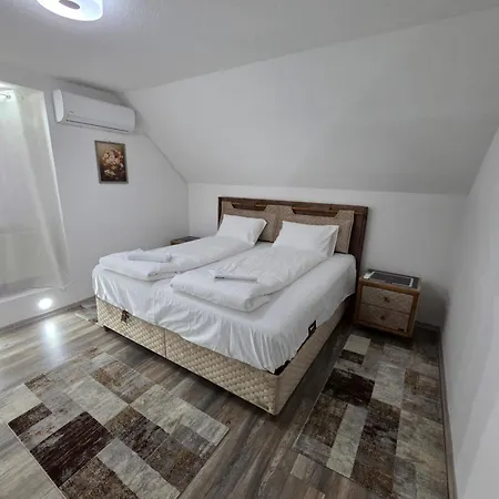 New Luxury In Center דירה