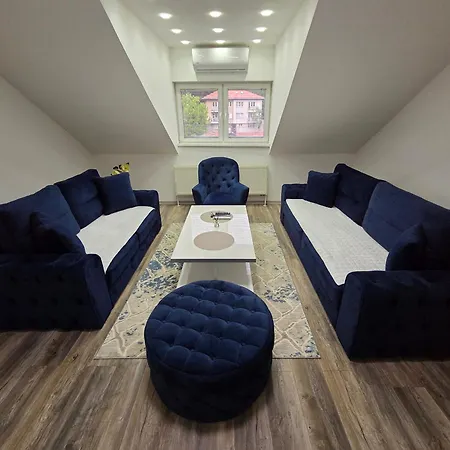 New Luxury In Center דירה *