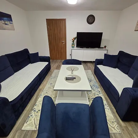 New Luxury In Center דירה