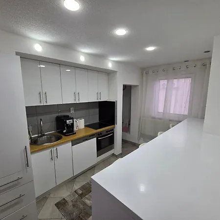 New Luxury In Center