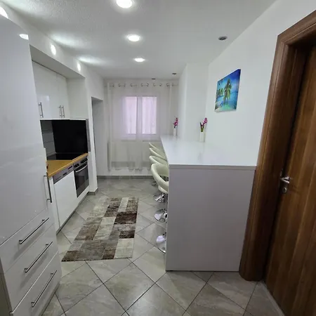 New Luxury In Center